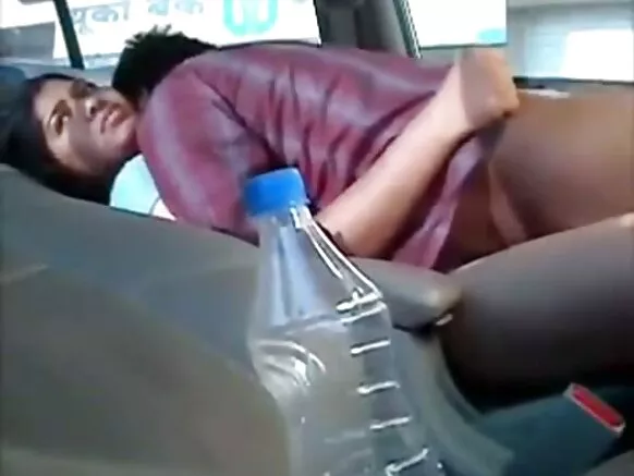 සරාගී චිත්රපටයක් නරඹන්න සහ හින්දි භාෂාවෙන් ඔබේ මෝටර් රථයේ සිටින සියලු දෙනාටම මගුලක් කරන්න