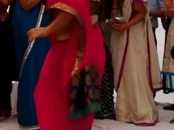 උණුසුම් විශ්වවිද්යාල දැරියන් සරාගී රූප සමඟ නටන ලස්සන වීඩියෝවක නිරුවත් නොවන ගැහැණු ළමයින් පෙන්වන්න.