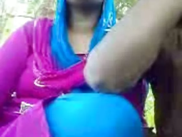දේශි නැන්දා පාර්ක් එකේ පිදුරු හැදුවා desi aunty full sexy in hindi