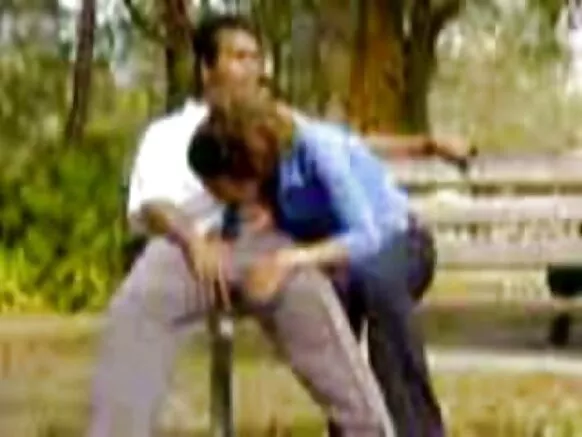 18 හැවිරිදි පාසල් සිසුවාගේ ඡායාරූප සරාගී වීඩියෝ චිත්රපටයක්