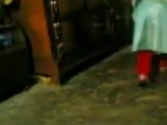 Dena චිත්රපටයේ සරාගී වීඩියෝවෙන් ප්රියා නැන්දා ඇයගේ ප්රියා වත්කම් පෙන්වයි