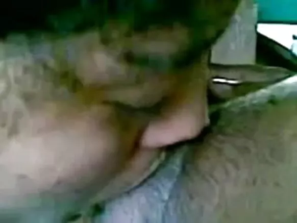 ඉන්දියානු මහාචාර්යවරිය පන්තියේදී ඇගේ ලස්සන නිරුවත් සිරුර නිරාවරණය කරයි