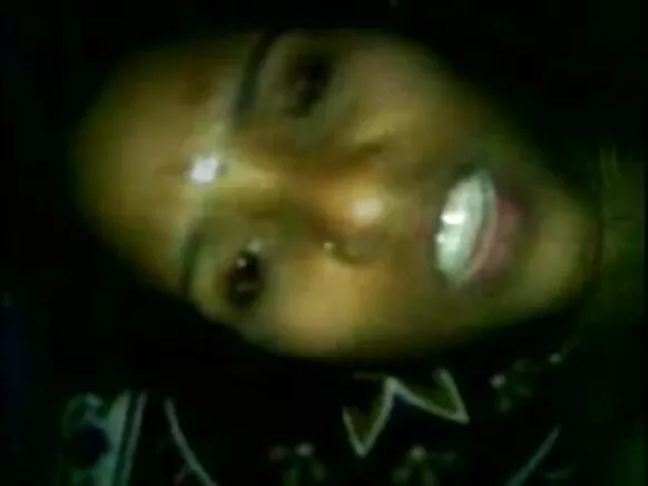 ඉන්දියාවේ සරාගී චිත්රපටය හින්දි භාෂාවෙන් දෙසි ගැහැණු ළමයින්ට ඩෙසි ගැහැණු ළමයින් පීඩනයට පත් කළ පියයුරු යවන්න