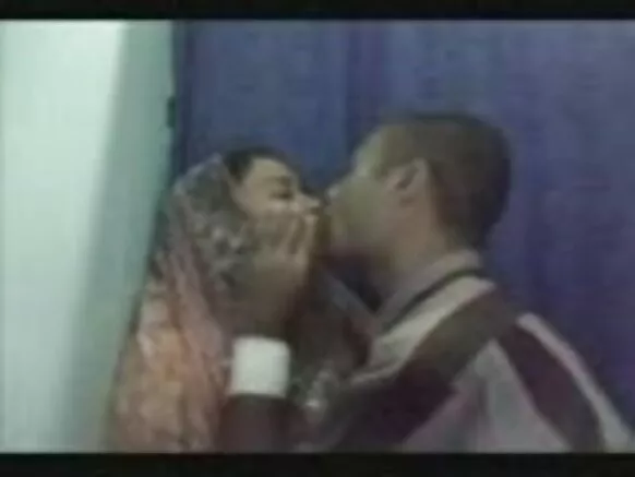 තරුණ දේශී භෝජ්පූරි සරාගී වීඩියෝ චිත්රපට යුවළක් සයිබර් කැෆේ තරුණ ජෝඩු කුටියේ ලිංගිකව හැසිරෙති