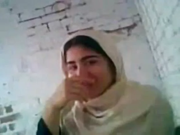 සරාගී අරාබි හිජාබි මුස්ලිම් බිරිඳ චුඩායි සමග අවිශ්වාසවන්ත සහ මුස්ලිම් අරාබි අසල්වැසි සරාගී චිත්රපටය HD