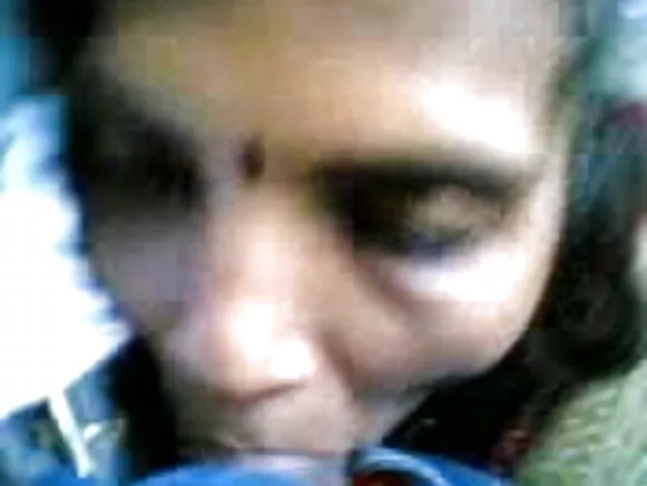 HD වලින් සරාගී රූප වීඩියෝවෙන් මාස්ටර් මාස්ටර්ගේ කුකුළා උරා බොයි