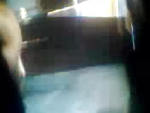 ඉන්දියාවේ බුස්ටනස් ඇන්ටි හින්දි සරාගී චිත්රපටිය නිරුවතින් නාන නැන්දා නිරුවත් අසල්වැසියෙකුට හසු විය