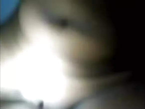 නැගෙනහිර ඉන්දීය තරුණිය තම පෙම්වතා සමඟ කෙලවමින් සිටින හින්දි චිත්රපට සංදර්ශනය සරාගී india east