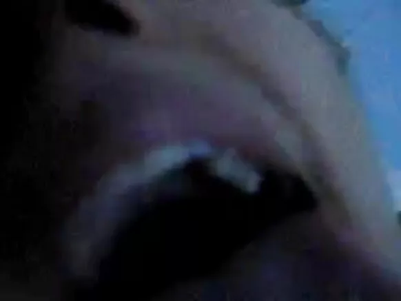 ඉන්දියානු තරුණියක් ඇගේ පෙම්වතා සමඟ කුකුළා උරා බොන ගැහැණු ළමයින්ගේ බොලිවුඩ් සරාගී චිත්රපටය