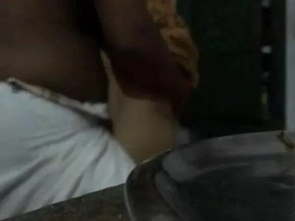 Marvenor ඇය බිරිඳ නොවන විට ලොක්කා විසින් වසඟ කරන ලද සරාගී වීඩියෝ හින්දි ගෙදර