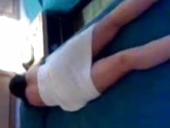 සාරියක් ඇඳගත් කොළ පැහැති ජංගම චිත්රපටිය සරාගී කාන්තාව