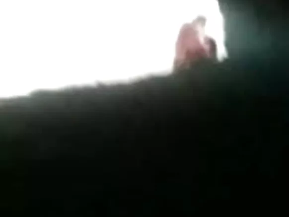 ඉන්දීය යුවලක් සරාගී චිත්රපටයක් සරාගී චිත්රපටයක් අල්ලා ගත්තා