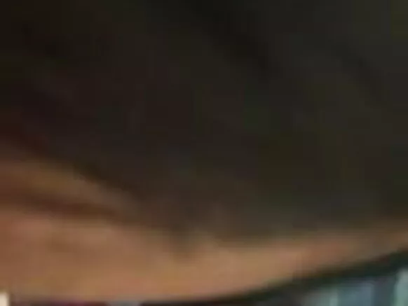 දේශී යොවුන් ලිංගික රූපය යොවුන් පියයුරු නානකාමරයේ සුදු කුකුළා පෙන්වයි