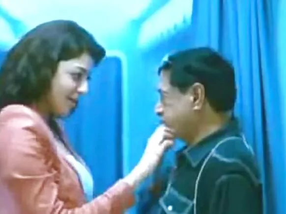 kajal agarwal hot kiss man පැරණි සරාගී චිත්රපටය සහිත අදෘශ්යමාන පටය ඉවත් කර ඇත