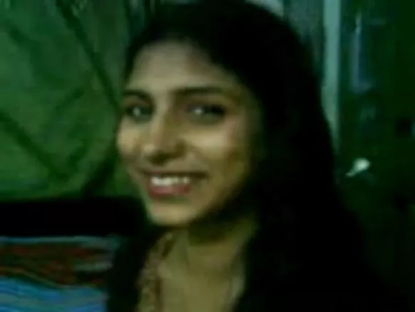 ගෙදර හැදූ යොවුන් දේශී ඉංග්රීසි සරාගී ඡායාරූපය