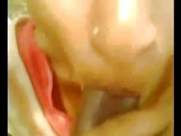 හින්දි සරාගී චිත්රපට වීඩියෝවකින් තම පෙම්වතාගේ කුකුළා උරා බොන දෙමළ තරුණියක්