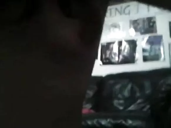 විශ්ව විද්යාල නවාතැනේ ඉංග්රීසියෙන් සරාගී යොවුන් නවාතැන්