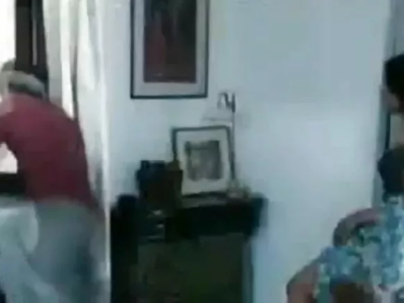 සමේරා රෙඩ්ඩි සරාගී නිල් නිල් නිල් සාරිය සාරි චුඩායි - ඇඳ පැළඳ සිටී