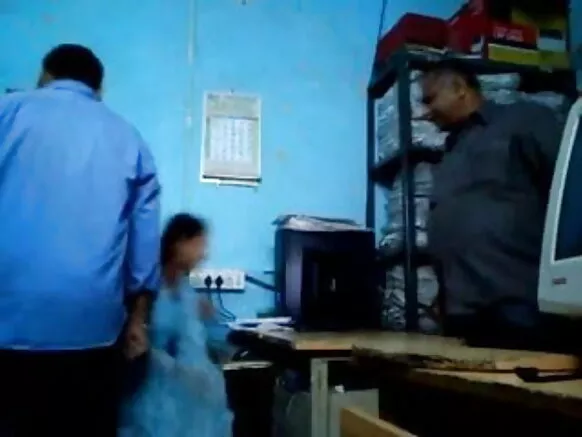 හොලිවුඩ් ඔෆිස් කෙල්ල hd ගැහැණු ළමයින්ගේ ලිංගික වීඩියෝව