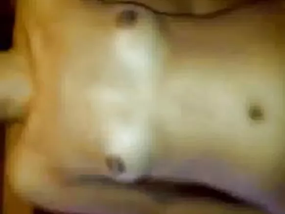 උණුසුම්ම සරාගී මගුලක් ඇති ගෝත්රික ගැහැණු ළමයා