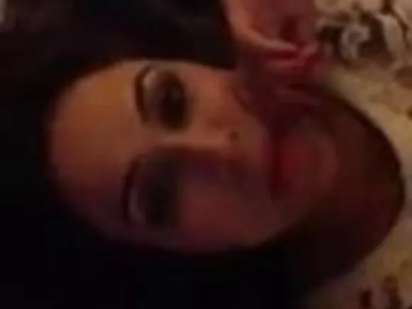 සොෆියා අහමඩ් - පාකිස්තාන වාර්තාකාරිය ඇගේ පෙම්වතා විසින් පෙරූ සරාගී පාකිස්තාන හින්දි චිත්රපටය කාන්දු කරයි