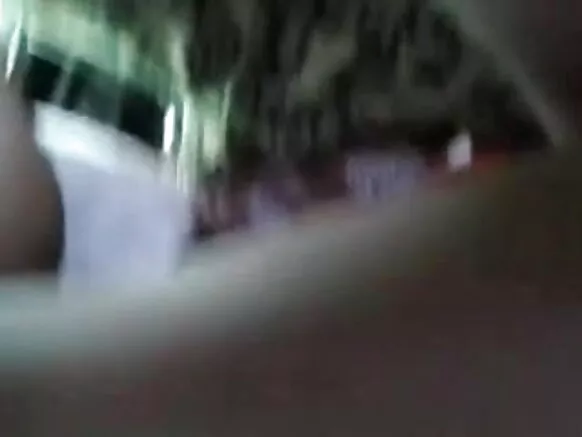 ඉතා උණුසුම් ඉන්දියානු ඉන්දියානු පෙම්වතිය මෝටර් රථය තුළ තම පෙම්වතාට කෙලවයි ඉන්දීය සරාගී චිත්රපට දෙක කාර් රථයේ