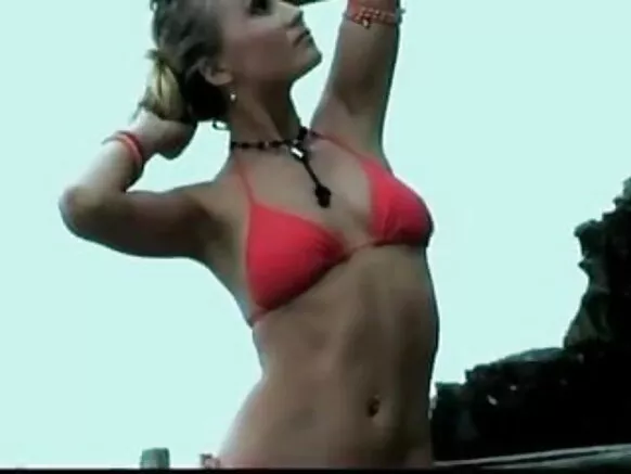 උණුසුම්ම සහ සරාගී Bikini මාදිලියේ බූබ්ස් ඡායාරූප රූගත කිරීම්, සරාගී නිල් රූප