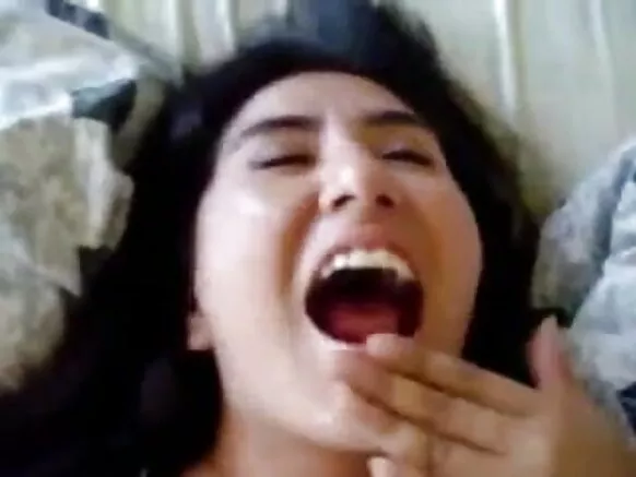 විශාල හින්දි පකිස්තානි පියයුරු ඉංග්රීසි විශාල මුහුණේ පියයුරු