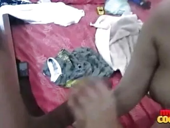 ඉන්දියාවේ ආධුනික අං බිරිඳ සෝනියා ස්නානය කිරීමෙන් පසු ලිංගිකව හැසිරෙන චිත්රපටයේ ලිංගිකත්වය ස්නානය කිරීමේදී දැඩි ලිංගිකත්වය