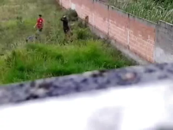 පෙම්වතිය සරාගී නිල් වීඩියෝවක් මාට්ටු