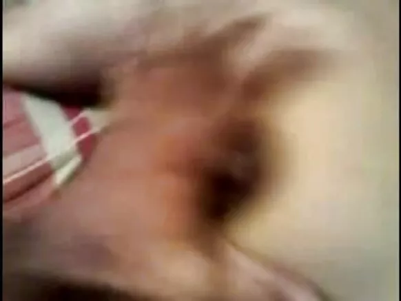 දේශී යුවල සරාගී ලිංගික චිත්රපටිය ඇඳේ විකාර කරයි