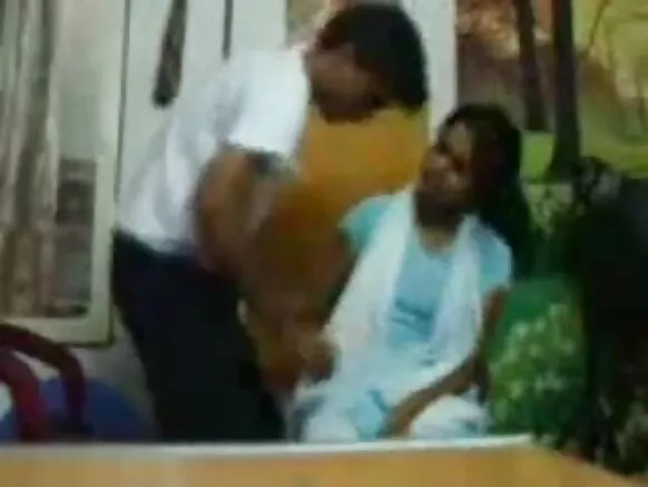 යෞවනයන් ගුජරාටි සරාගී ඡායාරූප චිත්රපටයක් රස වින්දා