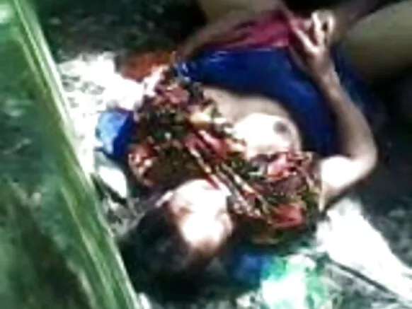 වේගවත් චිත්රපටිය සරාගී බංග්ලාදේශ ගණිකාවක් කොල්ලෝ 2ක් විසින් ගණිකාවට කෙලවා දුන්හ