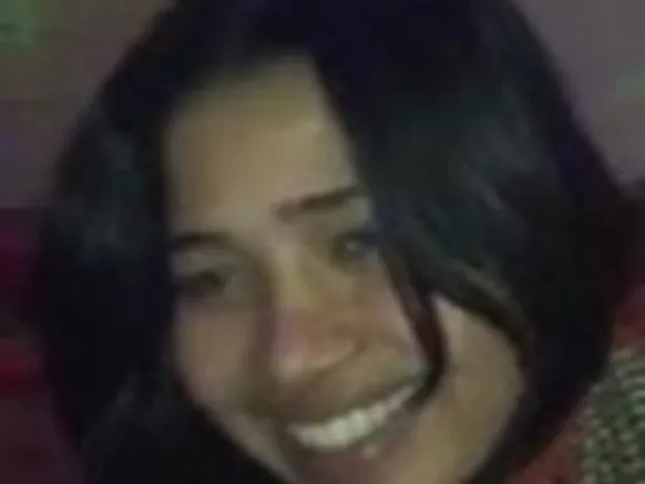 ඇන්ටි අපිරිසිදු හා අපිරිසිදු පකිස්තානි පන්ජාබි භාෂාවෙන් අපිරිසිදු හින්දි කවිවලින් සරාගී චිත්රපටයක් පෙන්වයි