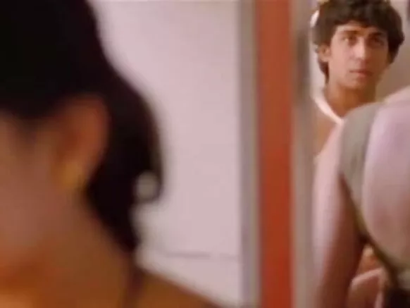 හින්දි ගෙදර සරාගී චිත්රපටියක නෙවෙයි මගේ අම්මා මගේ යාළුවා එක්ක ගෙදර