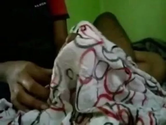 ඉන්දියානු යුවළක් ස්වයං වින්දනයේ රූපය යුවලක් සඳහා සරාගී ඡායාරූපය